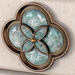 Home Готовое панно из зелёного камня Amazon Green с металлическим рельефом на стене